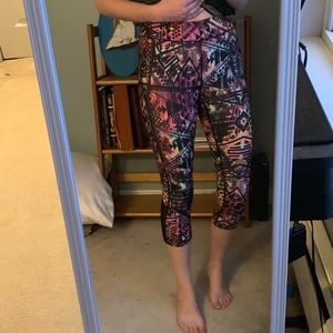 🔥3/$10 // Reebok // Aztec Capri Leggings w/Mesh